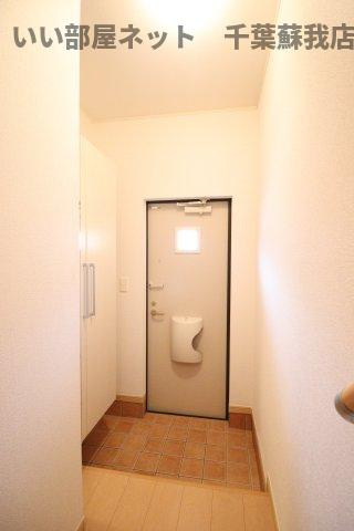 コンフォルターブル　Ⅱの玄関|明るい玄関です