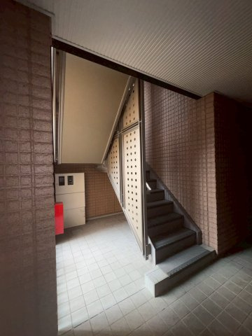 メゾンクラニアのロビー|★共用階段★