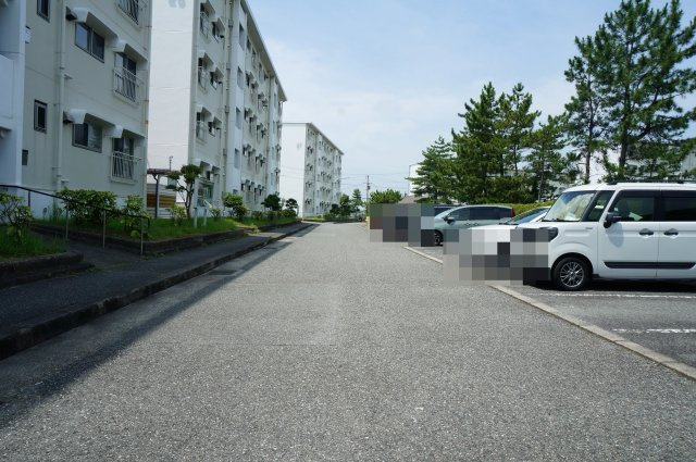 名谷6団地25号棟の駐車場