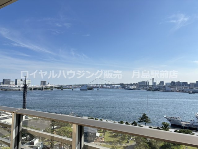 ☆南西側バルコニーからの眺望、レインボーブリッジを一望できます☆