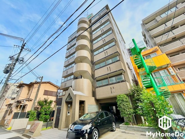 ソレーユベルテ橦木の外観|陽光に映える美しい外観。街並みに馴染みながらも、ひときわ目を引く存在感。
