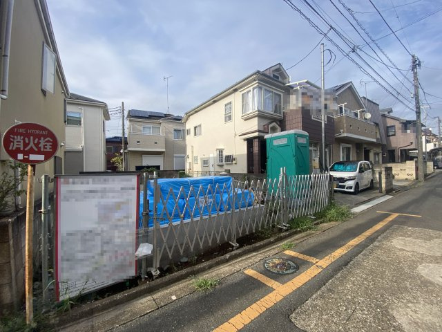 新築戸建て　新座市石神10期の前面道路含む現地写真