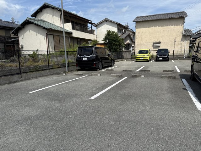 セントラルメゾンの駐車場
