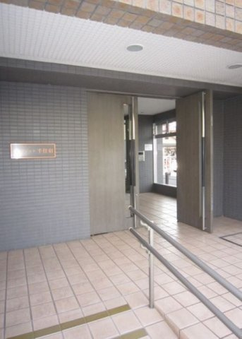 アレグレット千住宿のエントランス
