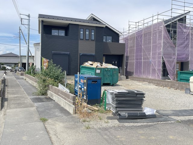 藤岡市下戸塚（全5棟）3号棟の前面道路含む現地写真