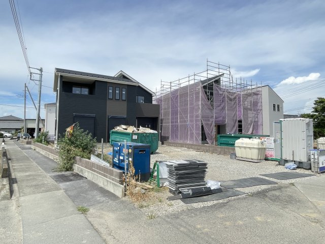 藤岡市下戸塚（全5棟）3号棟の前面道路含む現地写真