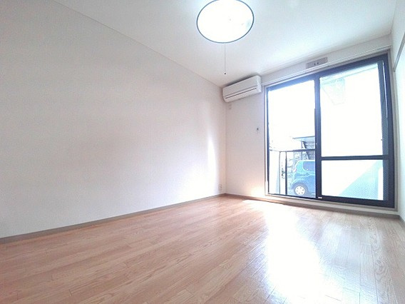 西之町ハイツの居間・リビング
