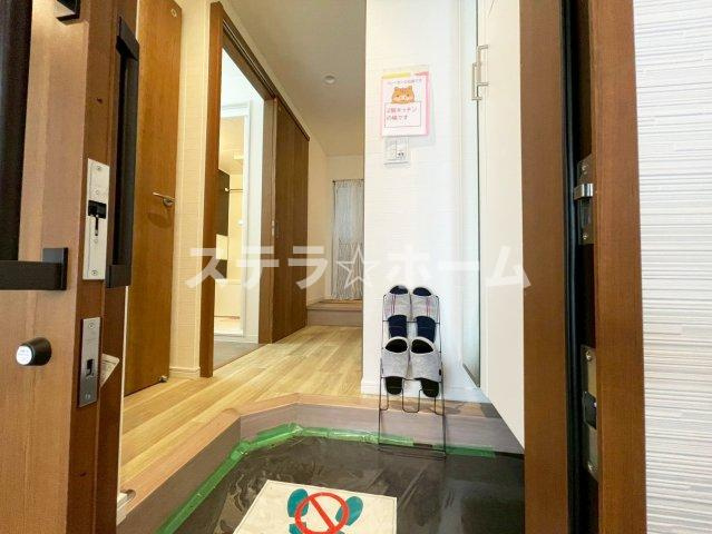 野中南2 中古戸建の玄関|ゆったりとした玄関です