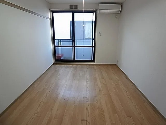 西之町ハイツの居間・リビング