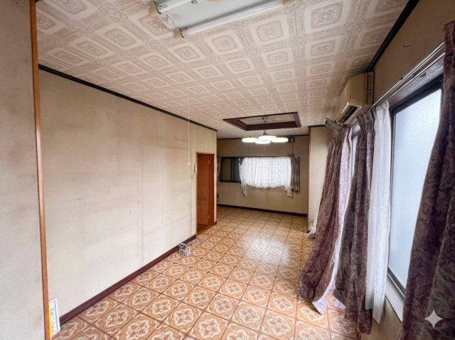 小山市三峯　続き間和室のある中古住宅、小山駅歩いて12分の玄関