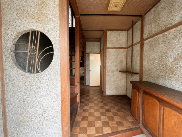 小山市三峯　続き間和室のある中古住宅、小山駅歩いて12分の玄関|2棟目