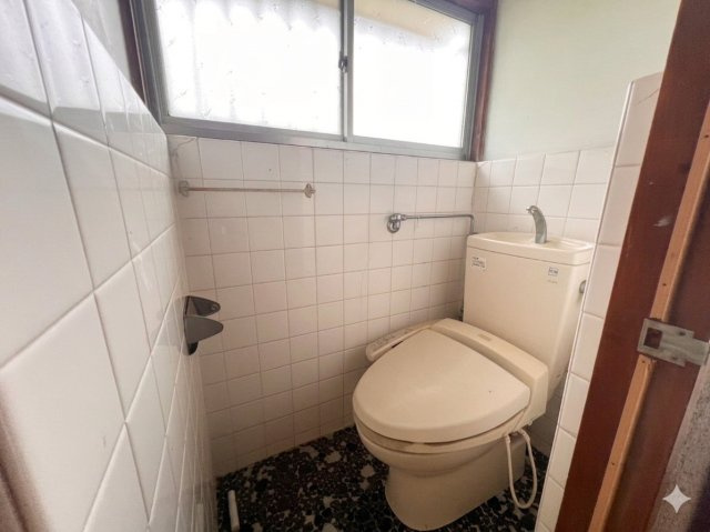 小山市三峯　続き間和室のある中古住宅、小山駅歩いて12分のトイレ|2棟目