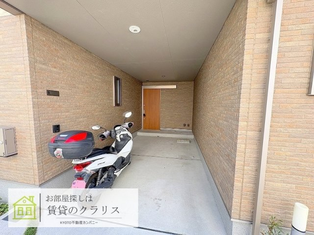 シャンテ弐番館の駐車場