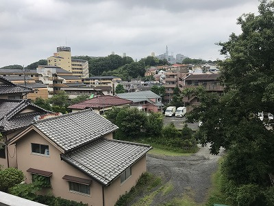 バルコニーからの眺望は前面が開けていて、陽当り眺望良好です♪