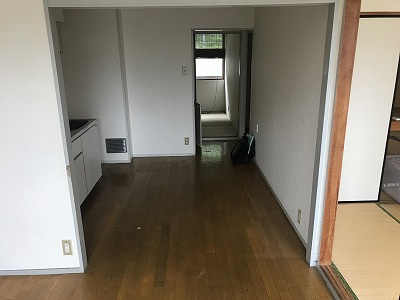 バルコニー側からのLDK９帖です。陽当り良好で明るいお部屋♪