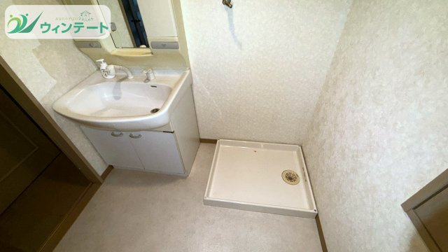 サンビップマンション取手の独立洗面台|シンプルなデザインの洗面台。毎日の支度を快適にする機能性と清潔感を両立しています。
