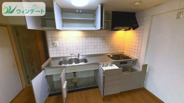 サンビップマンション取手のキッチン|シンプルで機能的なキッチン。使いやすい動線設計で、料理も後片付けもスムーズに行えます。