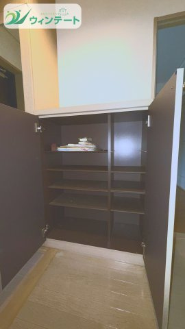 サンビップマンション取手の収納|収納たっぷりの玄関で、靴やお出かけ用品をすっきり整理。いつでも気持ちの良い空間を保てます。