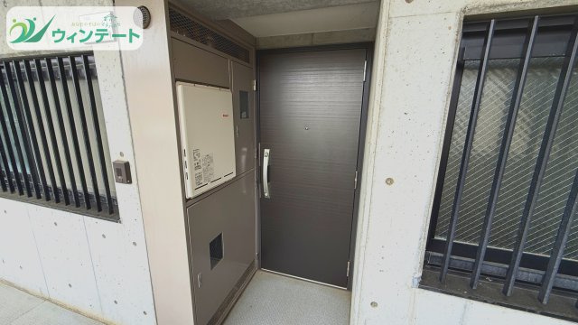 サンビップマンション取手の玄関|シンプルで洗練された玄関デザイン。毎日の出入りが心地よく感じられる空間です。