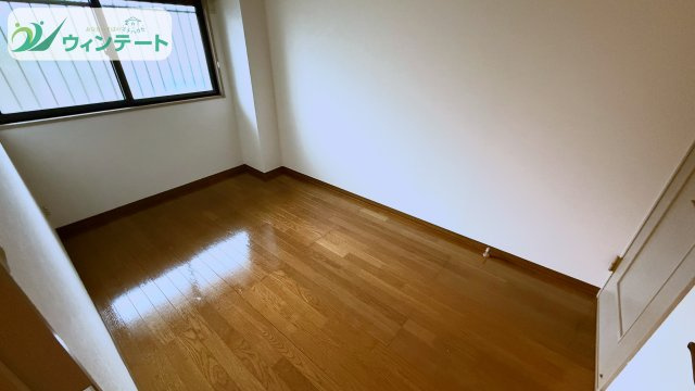 サンビップマンション取手の洋室|各居室はしっかりとした広さがあり、ベッドやデスクを置いても開放感を感じられる空間設計です。