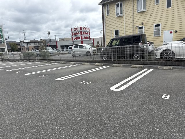 パストラル小野の駐車場