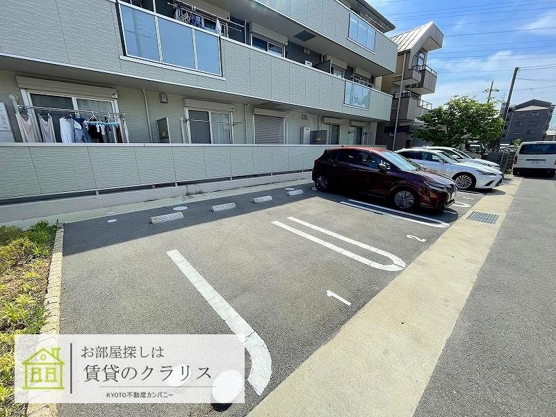 ラカーザセレーナの駐車場