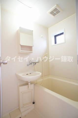 高田ハイツの浴室|同タイプのお部屋の画像となります。現況が異なる場合がございますのでご了承ください。