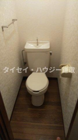 高田ハイツのトイレ|同タイプのお部屋の画像となります。現況が異なる場合がございますのでご了承ください。