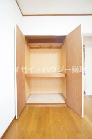 高田ハイツの収納|同タイプのお部屋の画像となります。現況が異なる場合がございますのでご了承ください。