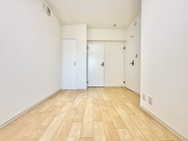 ユニーブル宮崎台の洋室|ナチュラルなフローリングが温かみを感じさせる落ち着いた室内です。