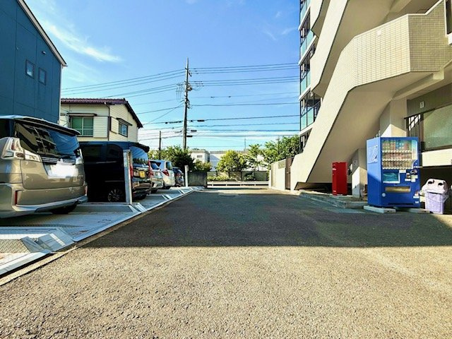 ユニーブル宮崎台の駐車場|愛車を身近に置ける敷地内駐車場
