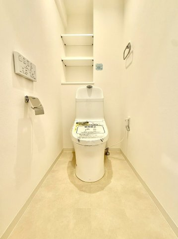 ユニーブル宮崎台のトイレ|コンパクトながらも圧迫感を感じさせない設計で、心地よくご利用いただけます。