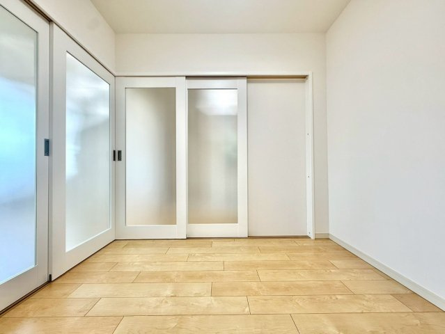 ユニーブル宮崎台の洋室|落ち着いた色調でまとめられた洋室は、ゆったりとした時間を過ごせるプライベート空間として最適です。