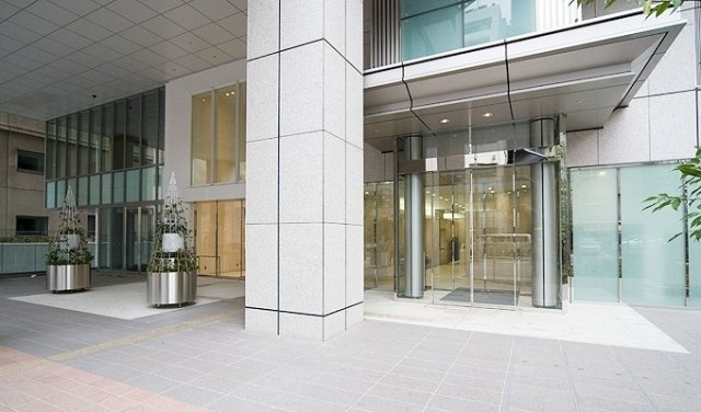 MOMENTO SHIODOMEのエントランス|毎日通るエントランスはこのようになっています