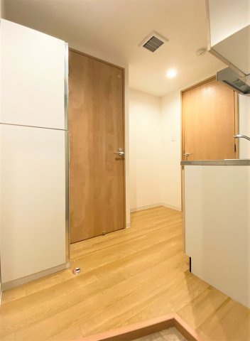 「防音マンション」コンポジット荻窪ラシクラスの内装|収納もある玄関です