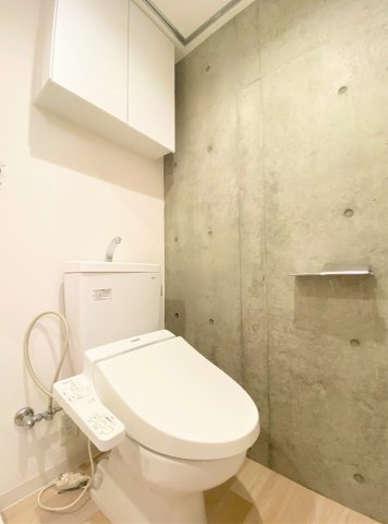 「防音マンション」コンポジット荻窪ラシクラスのトイレ|落ち着いた色調のトイレです