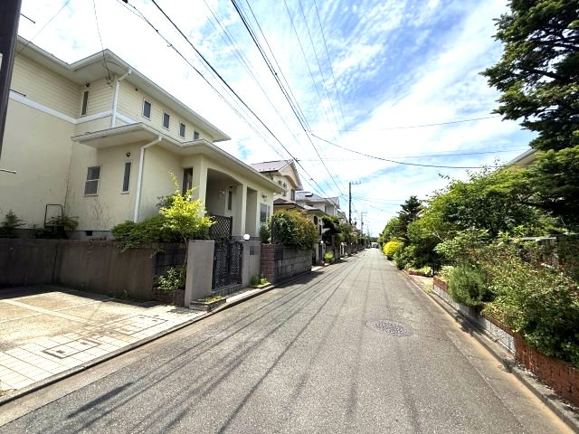 野村ホーム施工　「アーデンヒル分譲地」4LDKの前面道路含む現地写真|前面道路