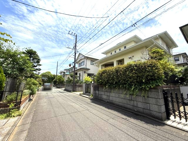 野村ホーム施工　「アーデンヒル分譲地」4LDKの前面道路含む現地写真|前面道路