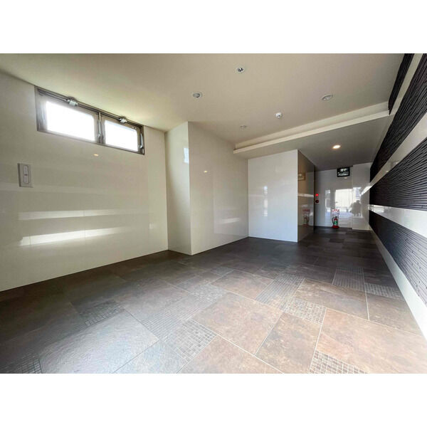 ドムール県庁前