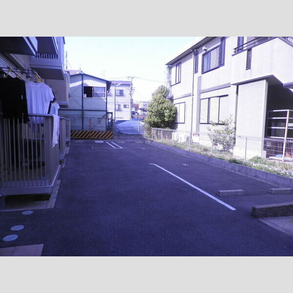 サンプラザ横沼の駐車場