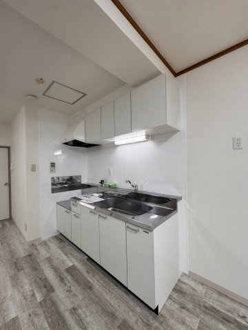 エクセル山崎のキッチン|リフォーム済みの快適な空間。お料理が捗る広々したキッチン