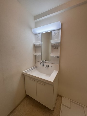 エクセル山崎の独立洗面台|シャワー付洗面化粧台完備。バス・トイレ別で快適な水回り