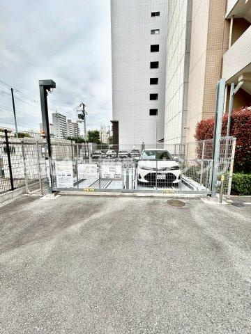 ラ・シャルム江坂の駐車場