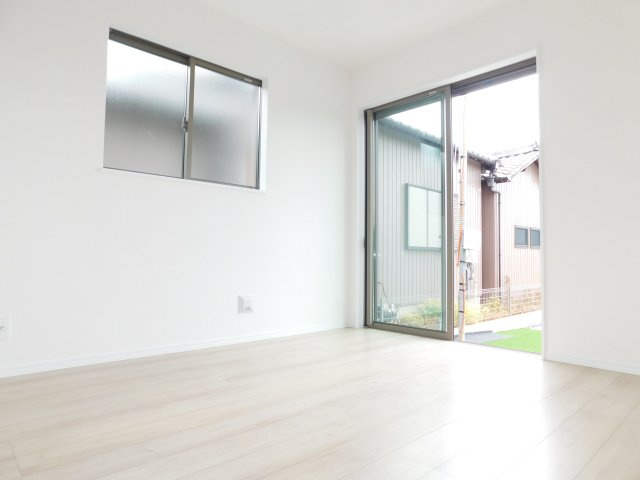 稲沢市井之口本町の新築一戸建の洋室|◇１階洋室◇　　南面で明るい洋室約５．２５帖　全居室収納完備♪