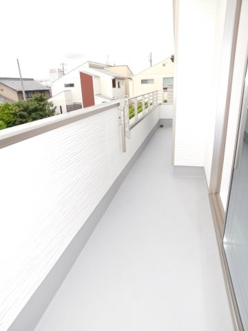 稲沢市井之口本町の新築一戸建のバルコニー|◇バルコニー◇　　洋室２部屋に面した陽当り良好なワイドバルコニー♪　