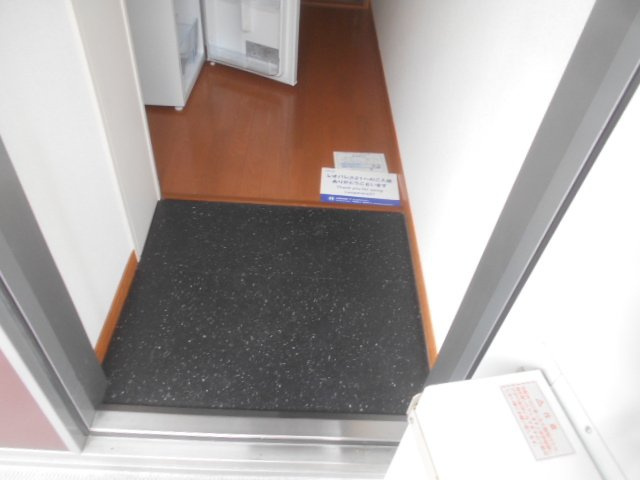 レオパレス月花園の玄関