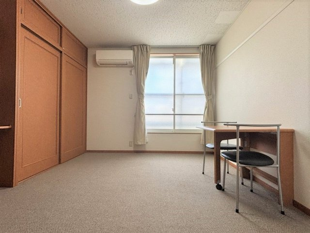 レオパレスシェリーの居間・リビング