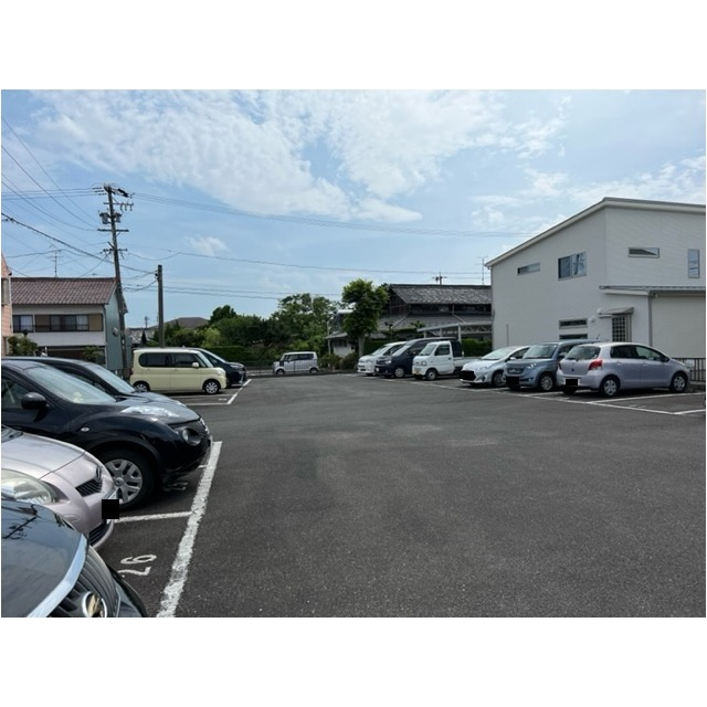羽島市江吉良町の駐車場の駐車場