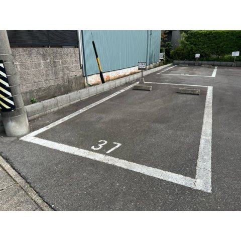 羽島市江吉良町の駐車場の駐車場