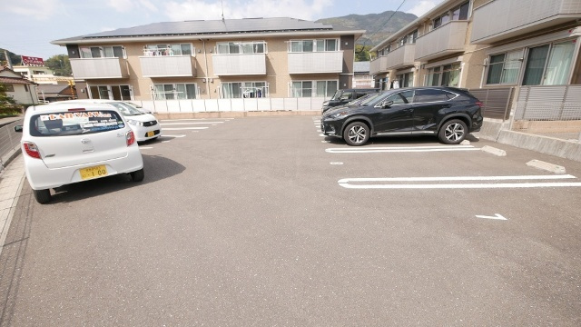 ソレイユの駐車場
